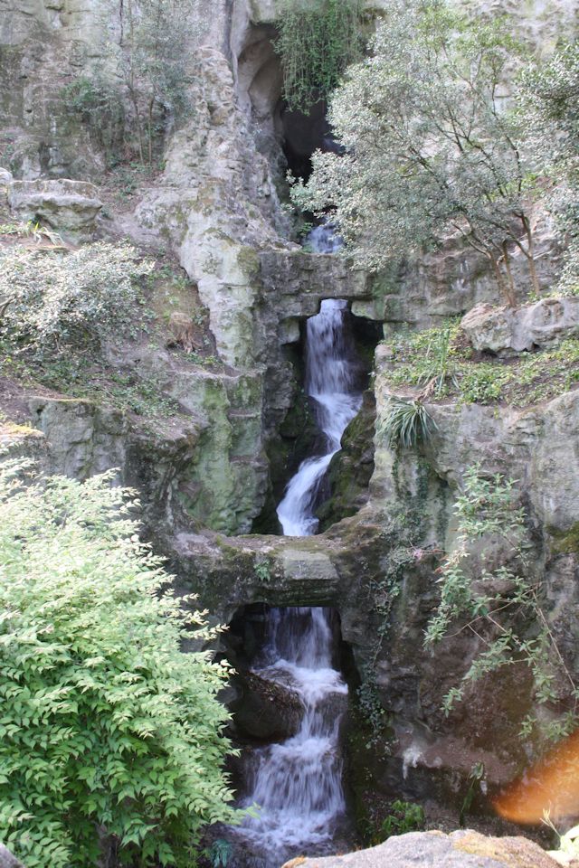 waterfall in butte chaumont