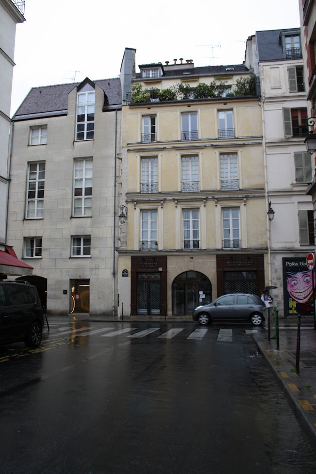 Rue Saint-Gilles from Rue de Béarn